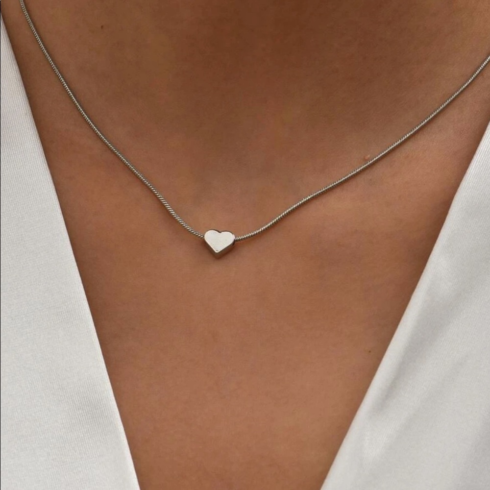 n e w | silver heart necklace ⭐️